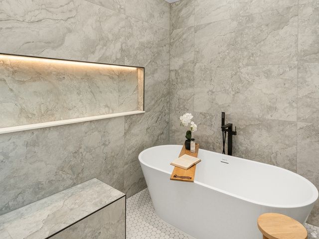 1975 E GUNDERSON LN, Holladay, UT 84124