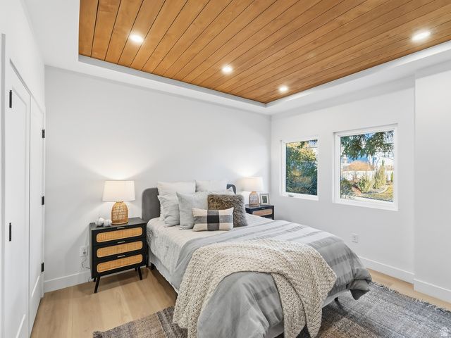 1975 E GUNDERSON LN, Holladay, UT 84124