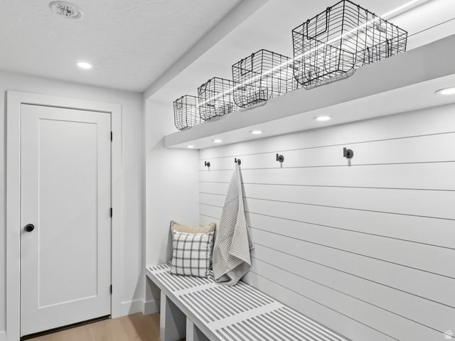 1975 E GUNDERSON LN, Holladay, UT 84124