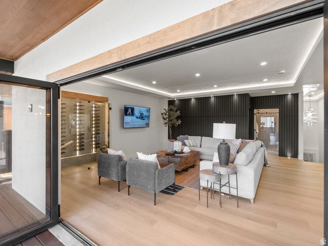 1975 E GUNDERSON LN, Holladay, UT 84124