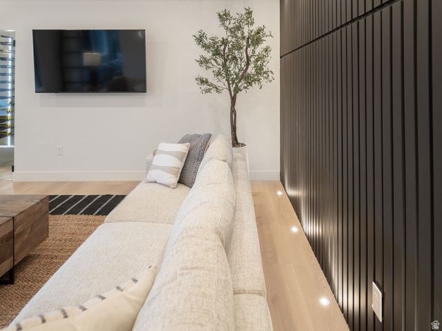 1975 E GUNDERSON LN, Holladay, UT 84124