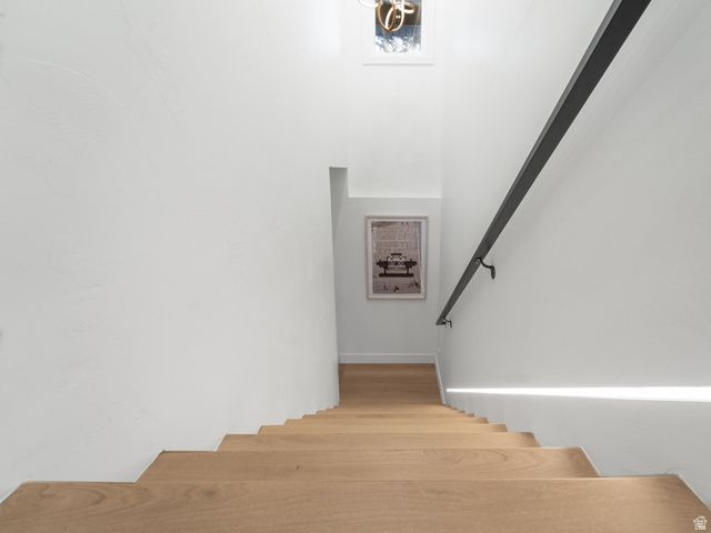 1975 E GUNDERSON LN, Holladay, UT 84124