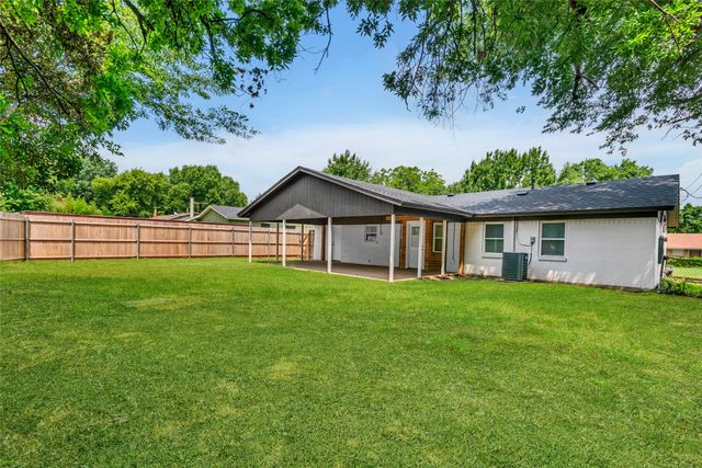 341 Lena Lane, Burleson, TX 76028
