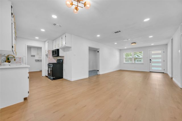 341 Lena Lane, Burleson, TX 76028