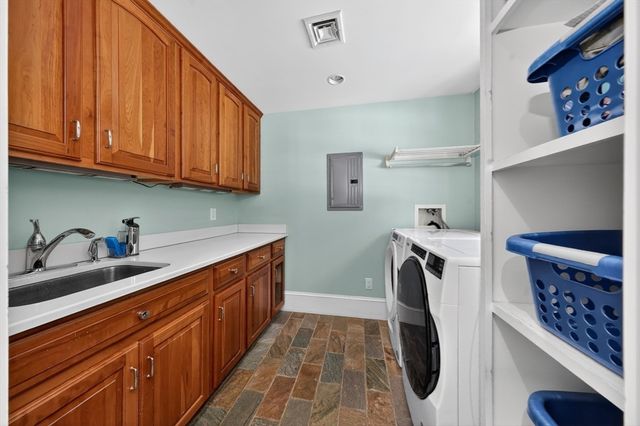 14 Isaac Sprague Drive, Hingham, MA 02043