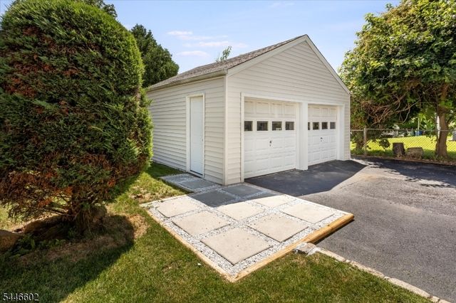 202 Marcella Rd, Parsippany-troy Hills Twp., NJ 07054