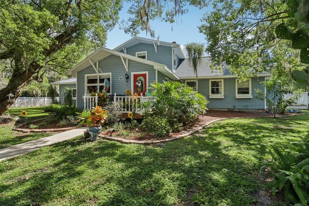 1048 N GRANDVIEW STREET, Mount Dora, FL 32757