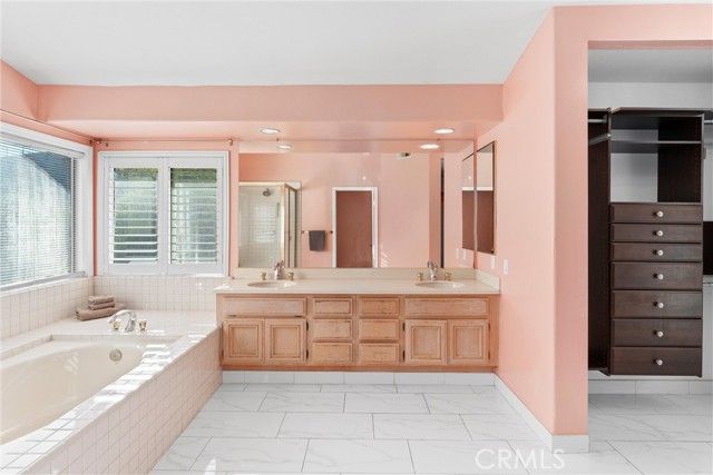 1020 La Salle Circle, Corona, CA 92879