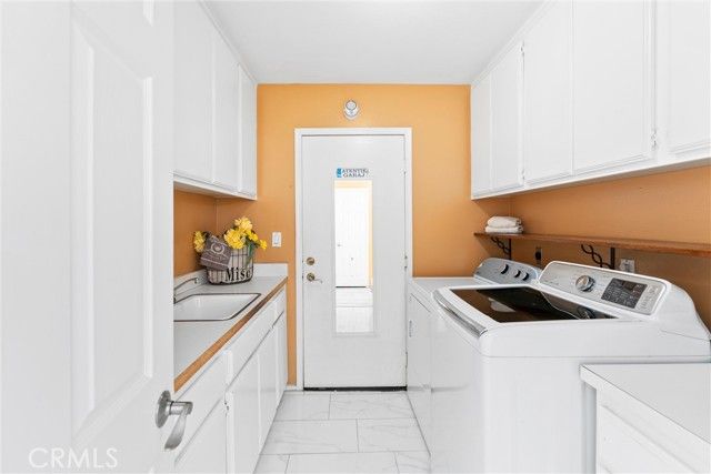 1020 La Salle Circle, Corona, CA 92879