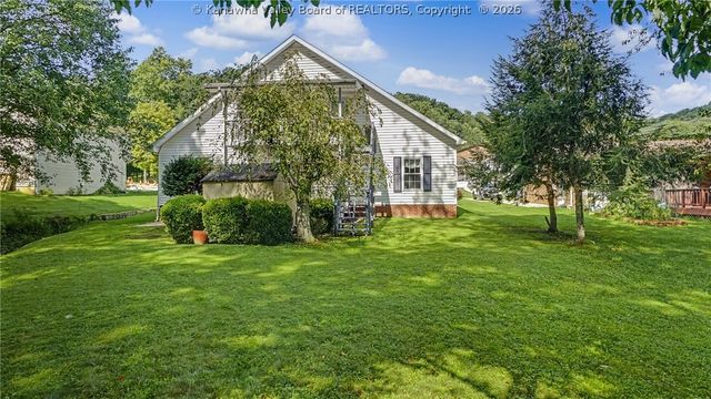 111 Matthew Avenue, Poca, WV 25159