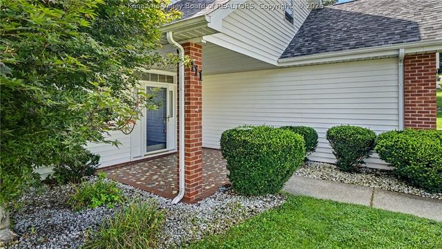 111 Matthew Avenue, Poca, WV 25159