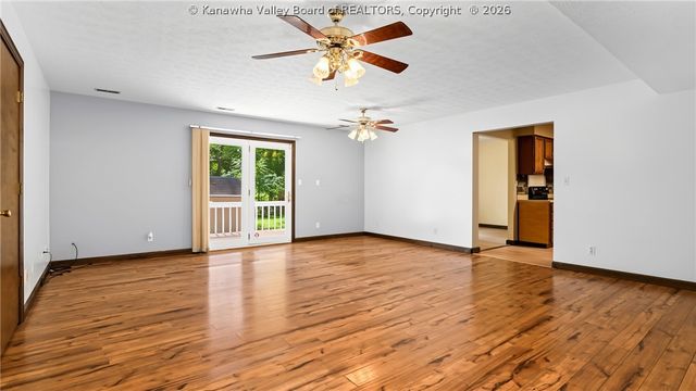 111 Matthew Avenue, Poca, WV 25159