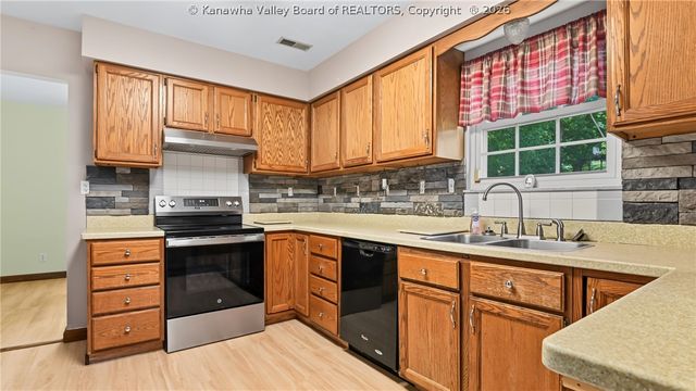 111 Matthew Avenue, Poca, WV 25159