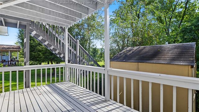 111 Matthew Avenue, Poca, WV 25159