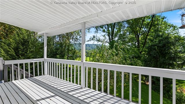 111 Matthew Avenue, Poca, WV 25159