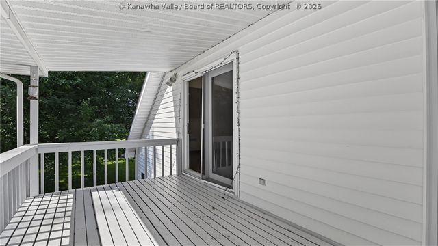 111 Matthew Avenue, Poca, WV 25159
