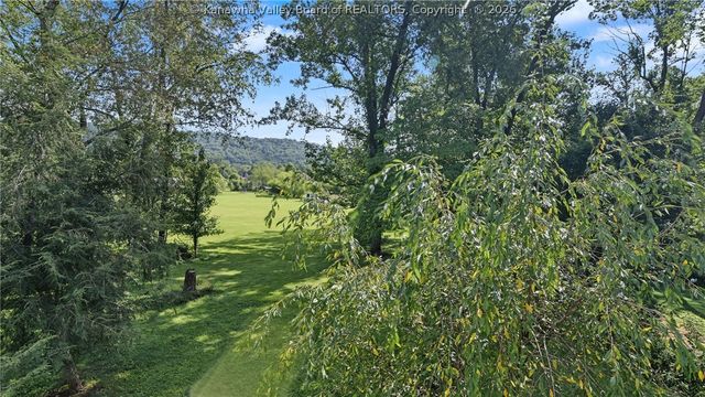 111 Matthew Avenue, Poca, WV 25159