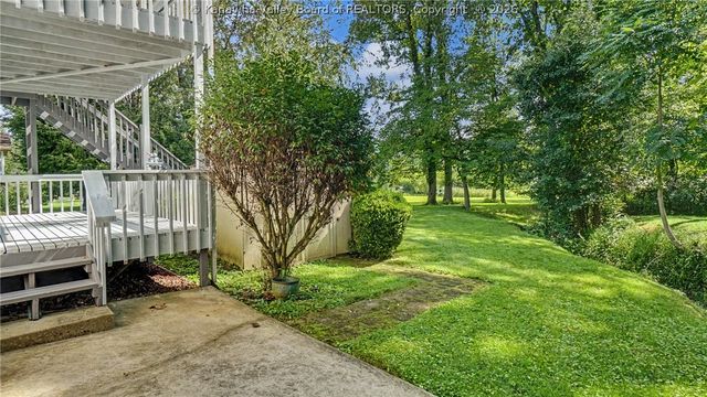 111 Matthew Avenue, Poca, WV 25159