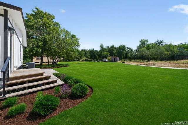 1203 Avenue J, Hondo, TX 78861