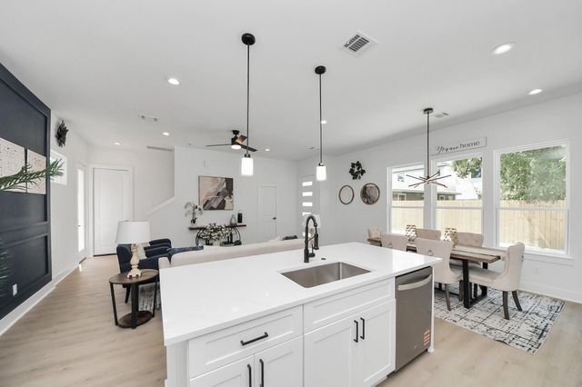 860 Rachel St Street B, Houston, TX 77091