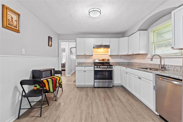 3700 Viking, St Louis, MO 63125