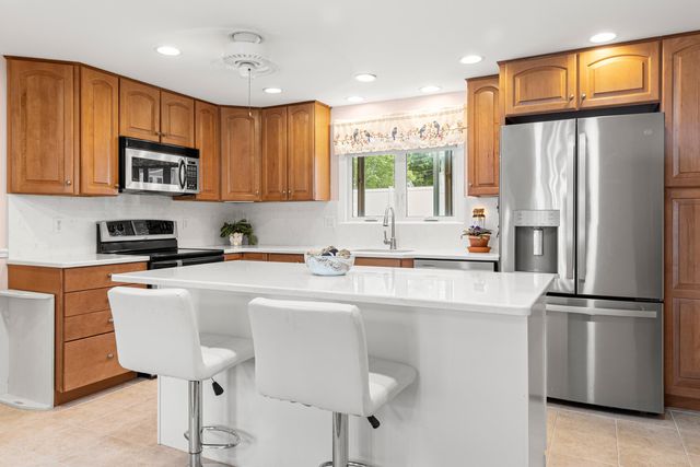 7 Hopi Drive, Nashua, NH 03063