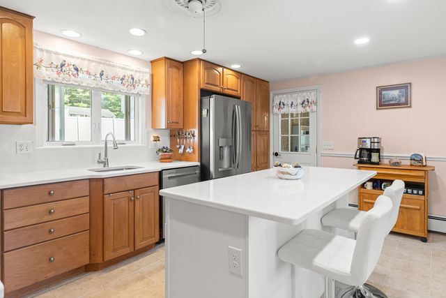 7 Hopi Drive, Nashua, NH 03063