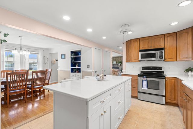 7 Hopi Drive, Nashua, NH 03063