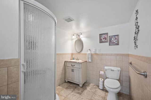 8 LOCUST DR, Malvern, PA 19355