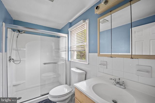 8 LOCUST DR, Malvern, PA 19355