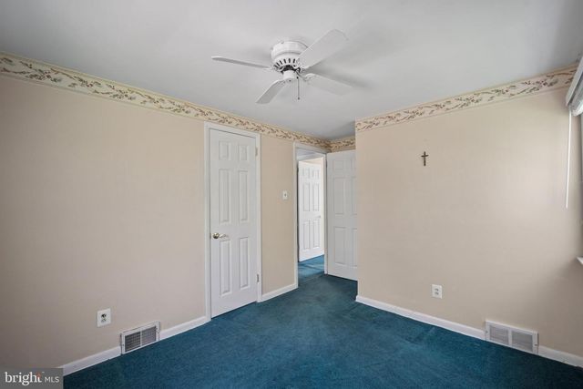 8 LOCUST DR, Malvern, PA 19355