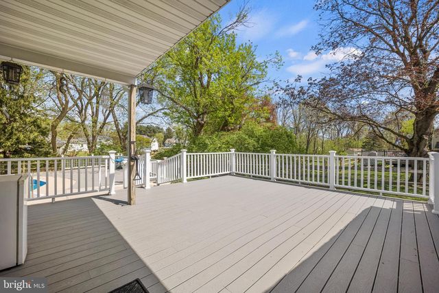 8 LOCUST DR, Malvern, PA 19355