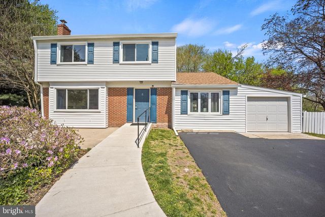 8 LOCUST DR, Malvern, PA 19355