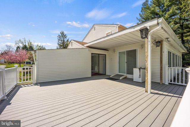 8 LOCUST DR, Malvern, PA 19355