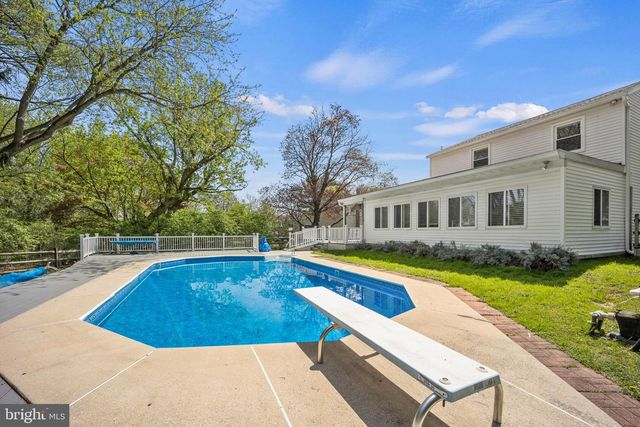 8 LOCUST DR, Malvern, PA 19355