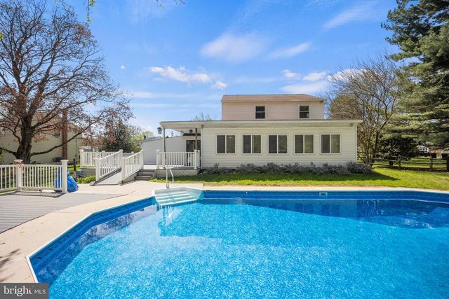 8 LOCUST DR, Malvern, PA 19355