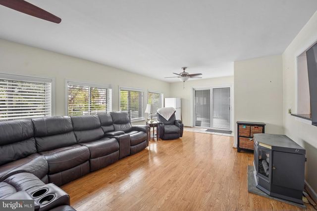 8 LOCUST DR, Malvern, PA 19355