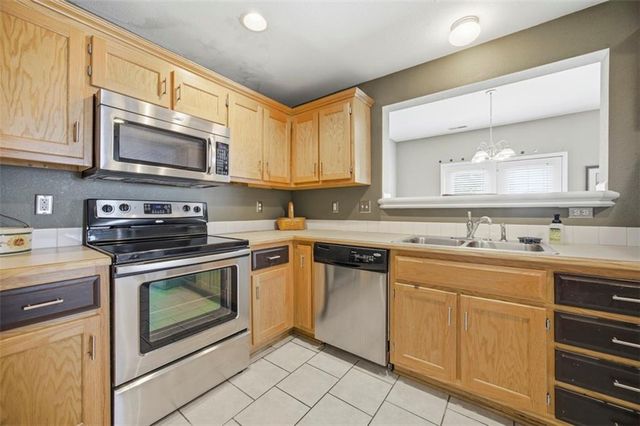 385 W Acorn Street, Gardner, KS 66030