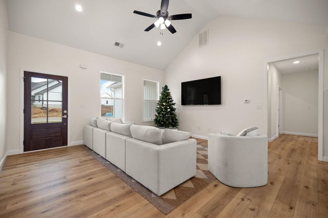 449 Pinehurst Way, Harrodsburg, KY 40330