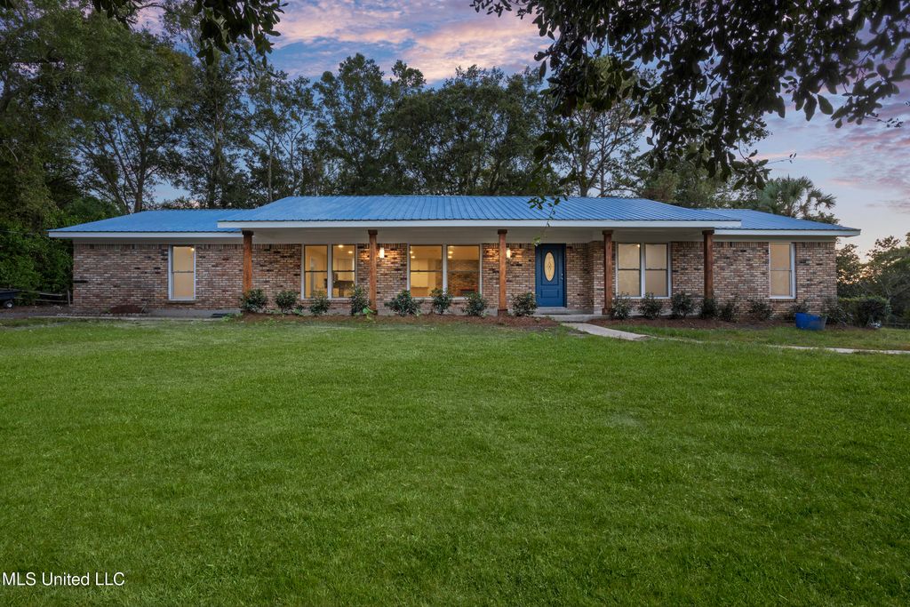 4024 Castenera Avenue, Moss Point, MS 39563