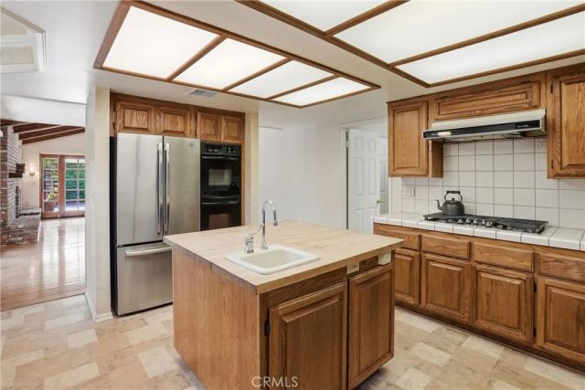 2037 S Capella Court, Costa Mesa, CA 92626