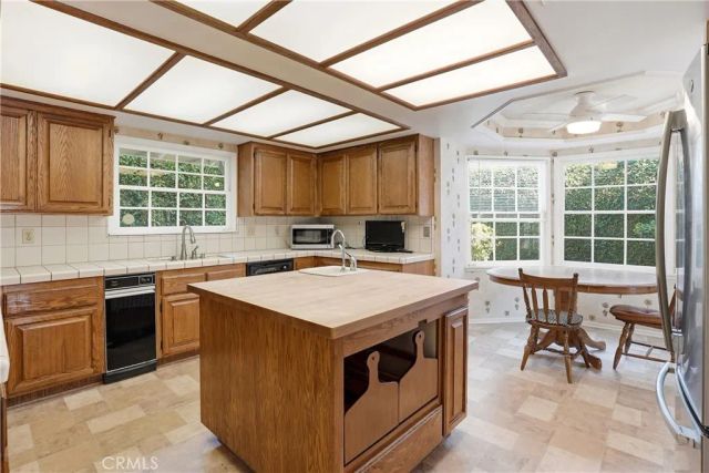 2037 S Capella Court, Costa Mesa, CA 92626