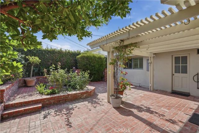 2037 S Capella Court, Costa Mesa, CA 92626