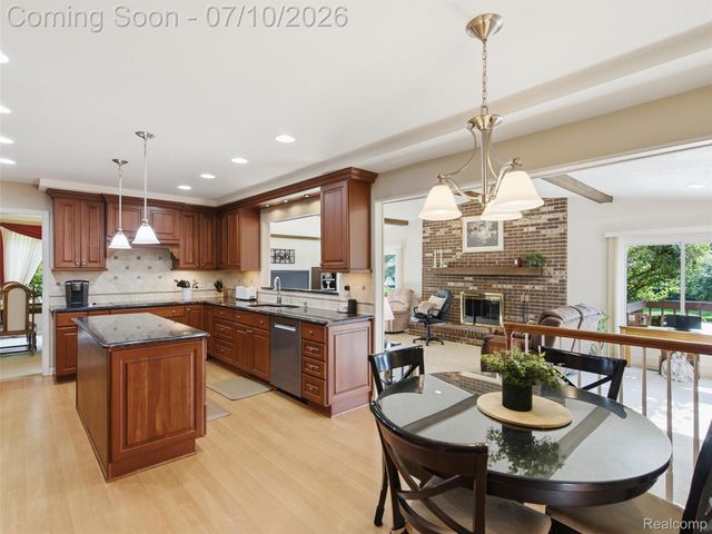 28854 Eton Glen, Farmington Hills, MI 48331