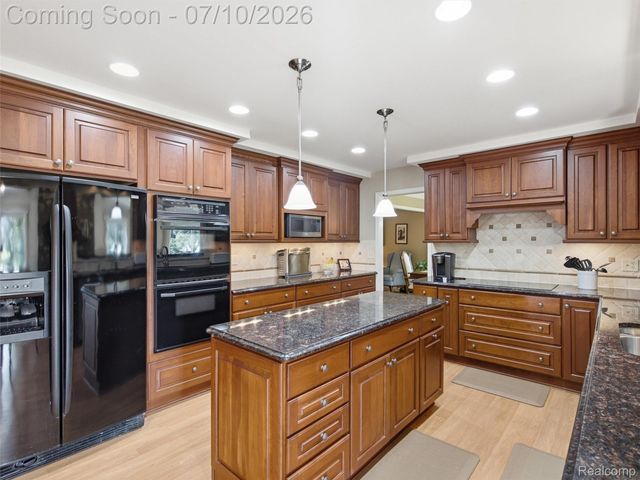 28854 Eton Glen, Farmington Hills, MI 48331