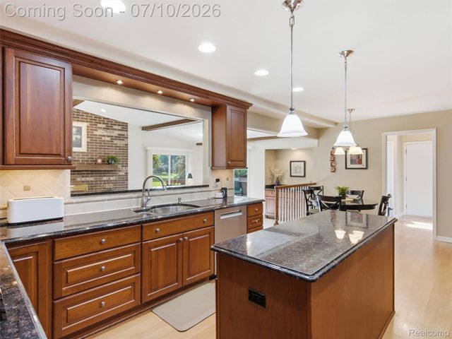 28854 Eton Glen, Farmington Hills, MI 48331