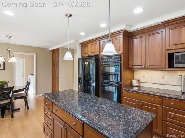 28854 Eton Glen, Farmington Hills, MI 48331