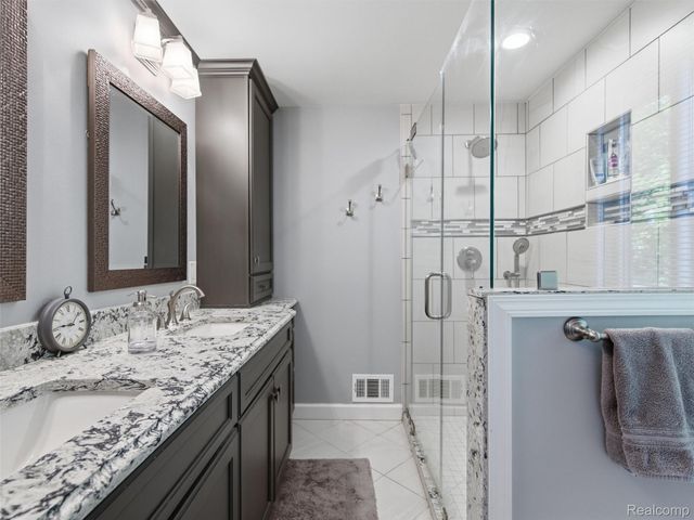 28854 Eton Glen, Farmington Hills, MI 48331
