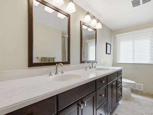 28854 Eton Glen, Farmington Hills, MI 48331