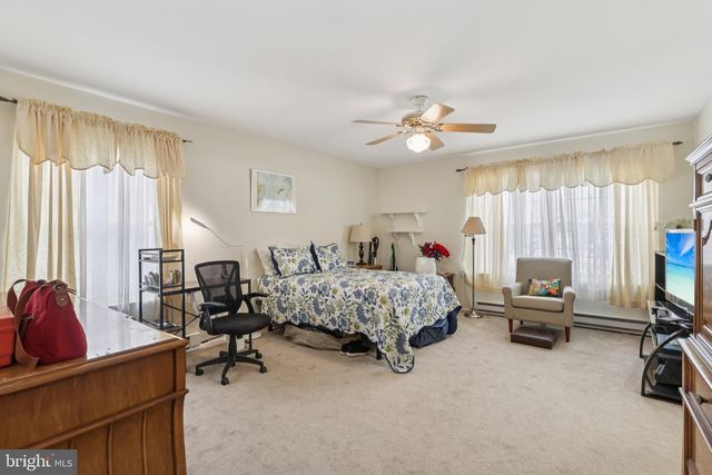 4 HARROGATE LA, Manchester, NJ 08759